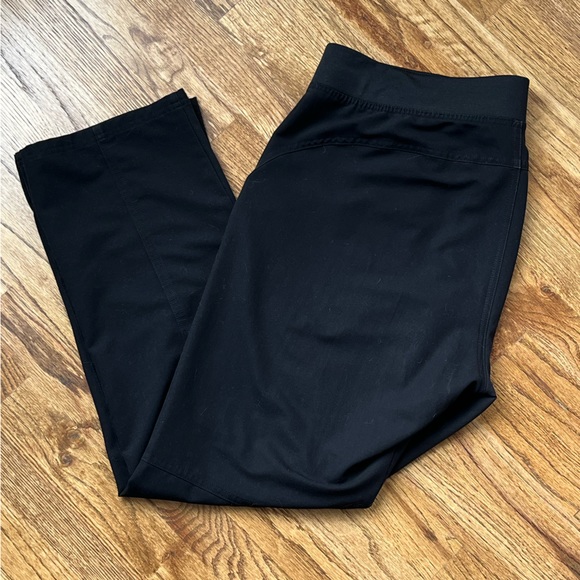 Black Figs Cade Cargo Scrub Pants - Picture 2 of 2